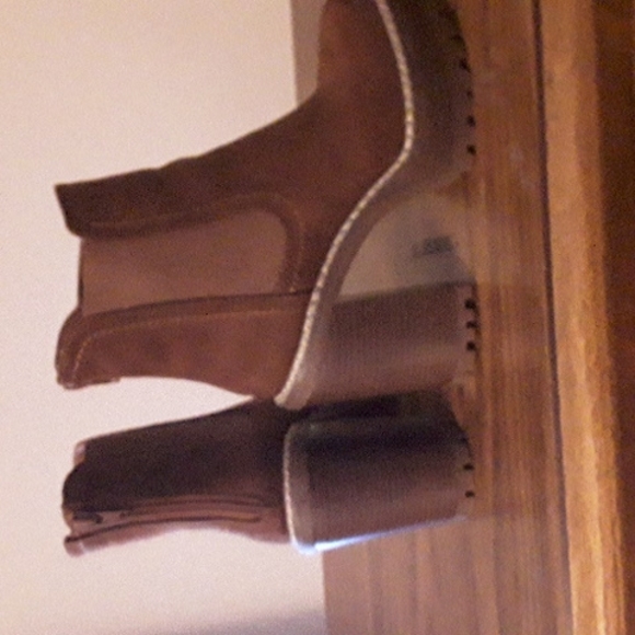 Shoes - Picture 4 of 5